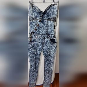 Lightly used trendy acid wash ditress skinny jumpsuit front/back pockets